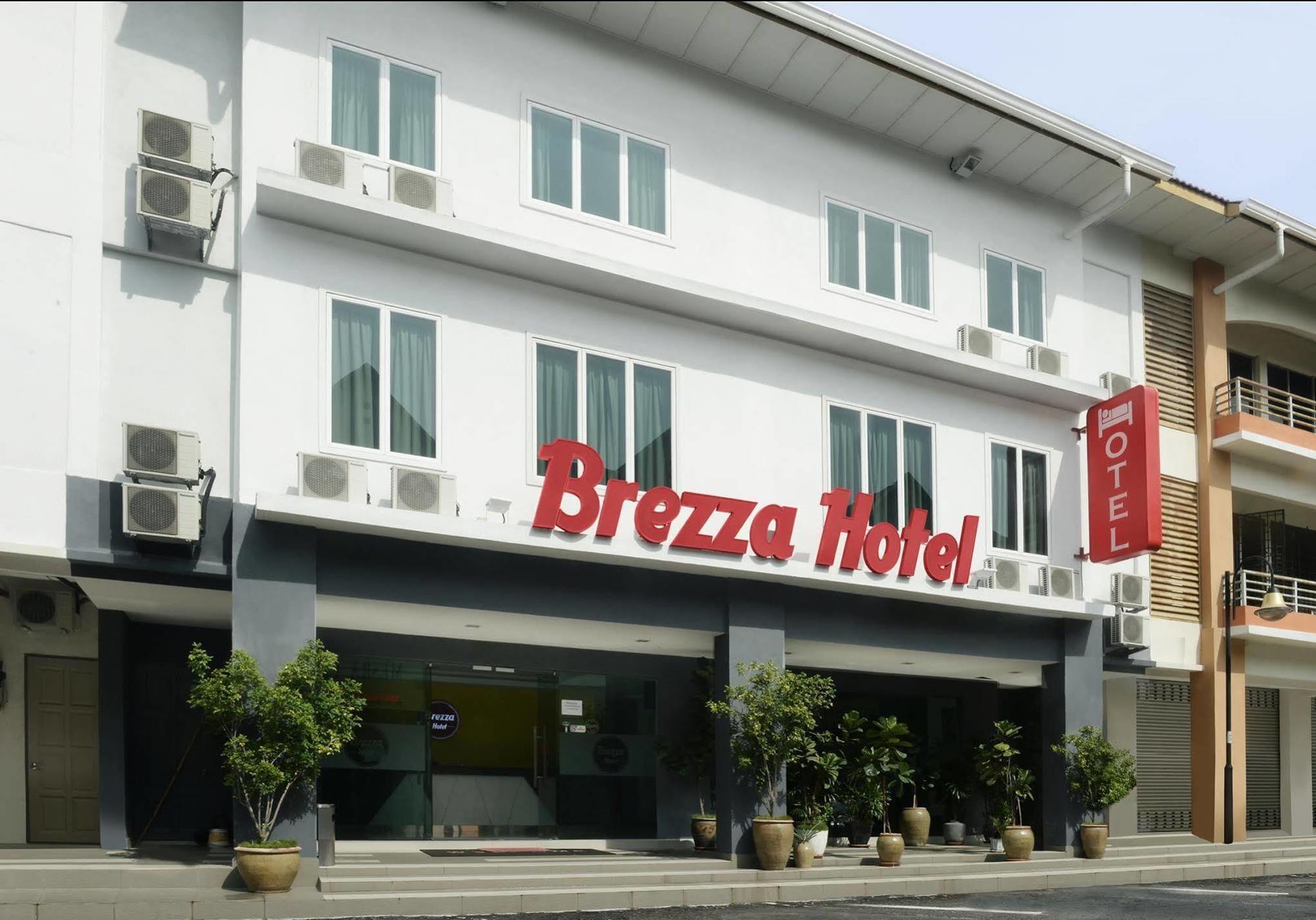 Brezza Hotel Lumut Exterior foto