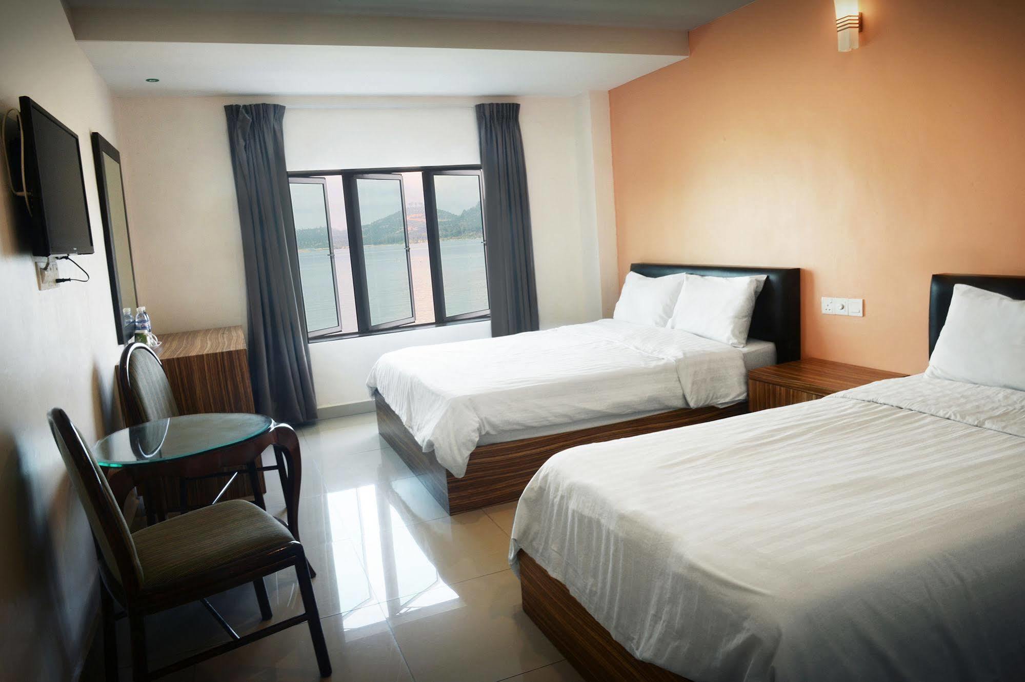 Brezza Hotel Lumut Exterior foto