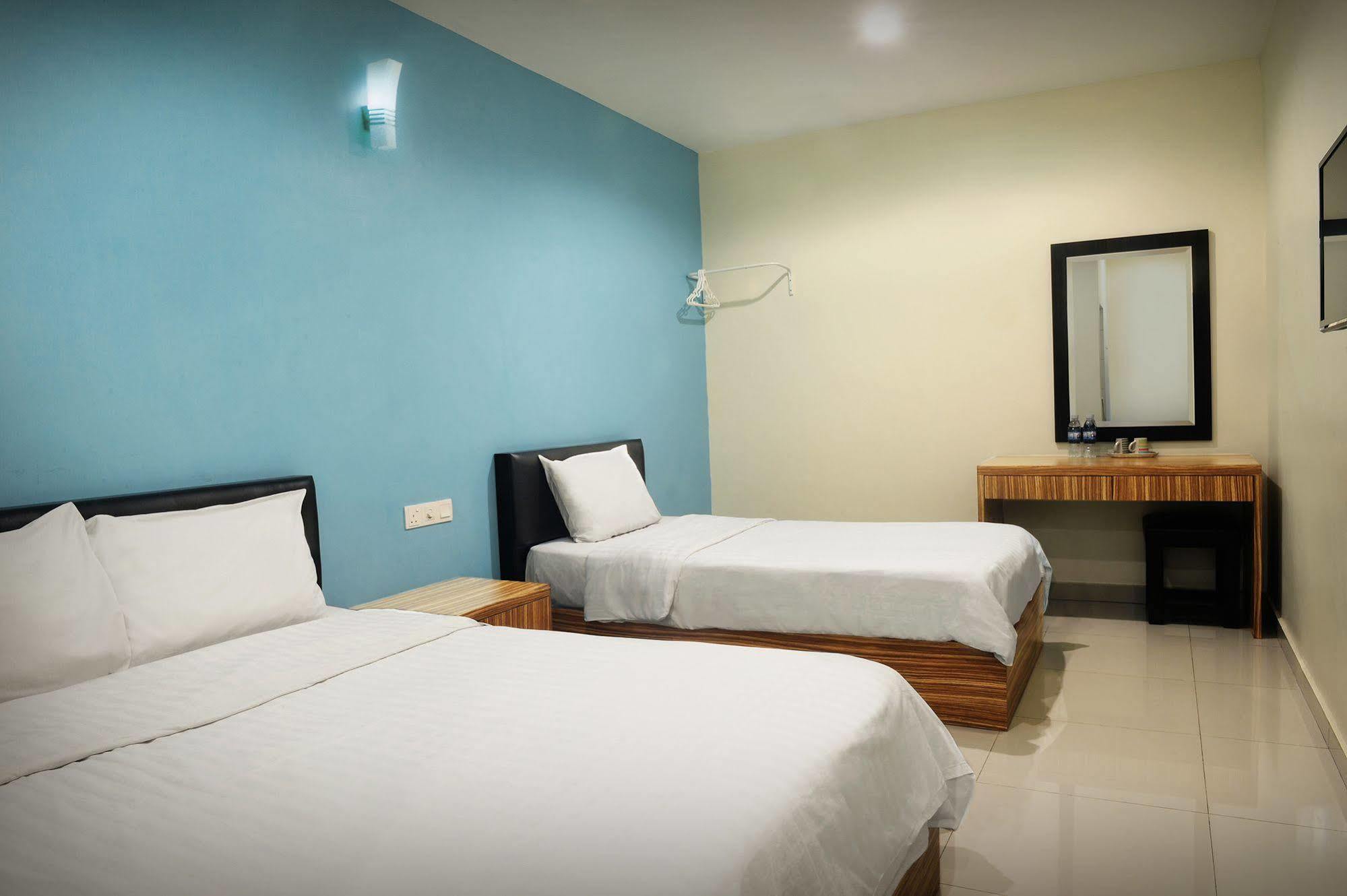 Brezza Hotel Lumut Exterior foto