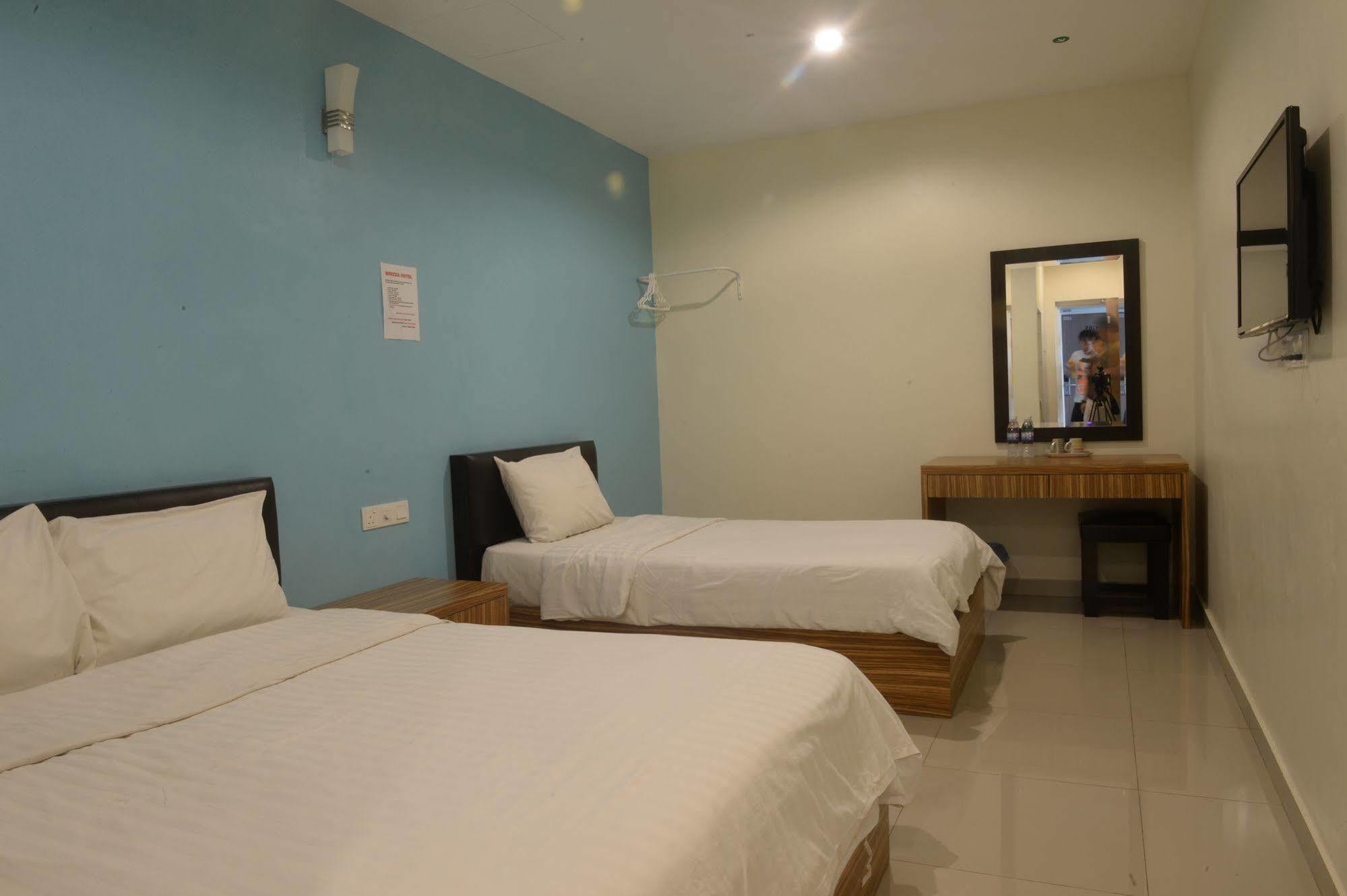 Brezza Hotel Lumut Exterior foto